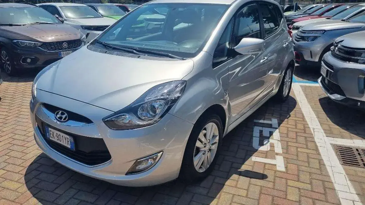 Usata Hyundai ix20 Comfort 116 CV (85 kW) 2012 Grigio Utilitaria