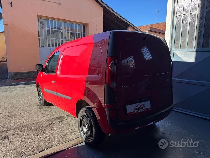 Usata Renault Kangoo 109 CV (80 kW) 2010 Rosso Monovolume