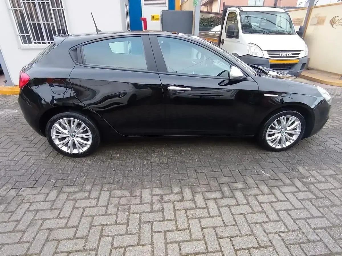 Usata Alfa Romeo Giulietta Business 120 CV (88 kW) 2018 Nero Utilitaria