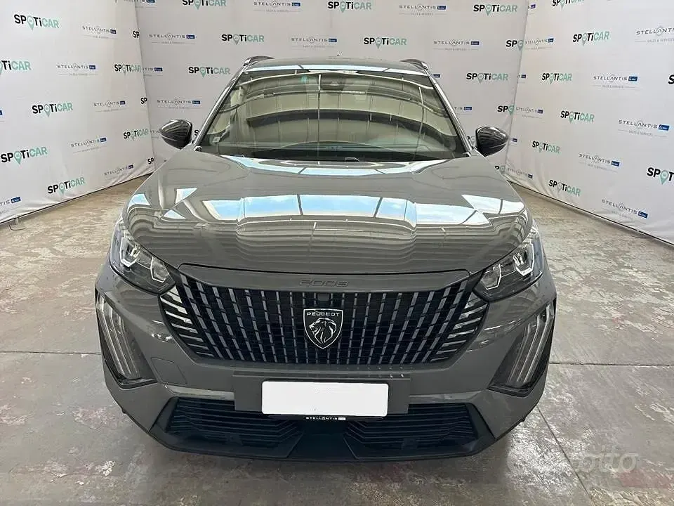 Usata Peugeot 2008 Allure 101 CV (74 kW) 2024 Grigio SUV