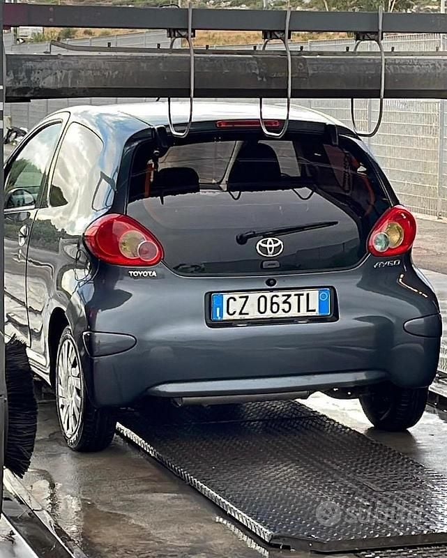 Usata Toyota Aygo 68 CV (50 kW) 2009 Grigio Utilitaria