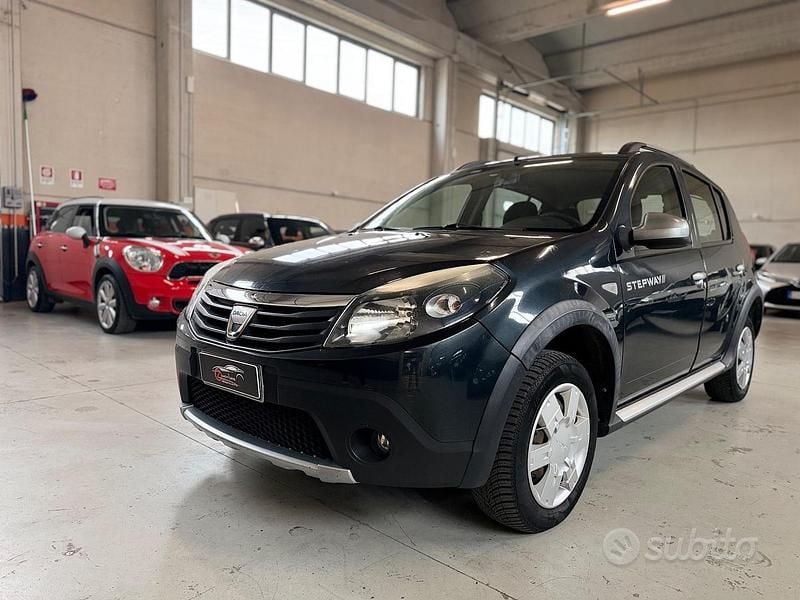 Usata Dacia Sandero Stepway 85 CV (62 kW) 2011 Grigio Berlina