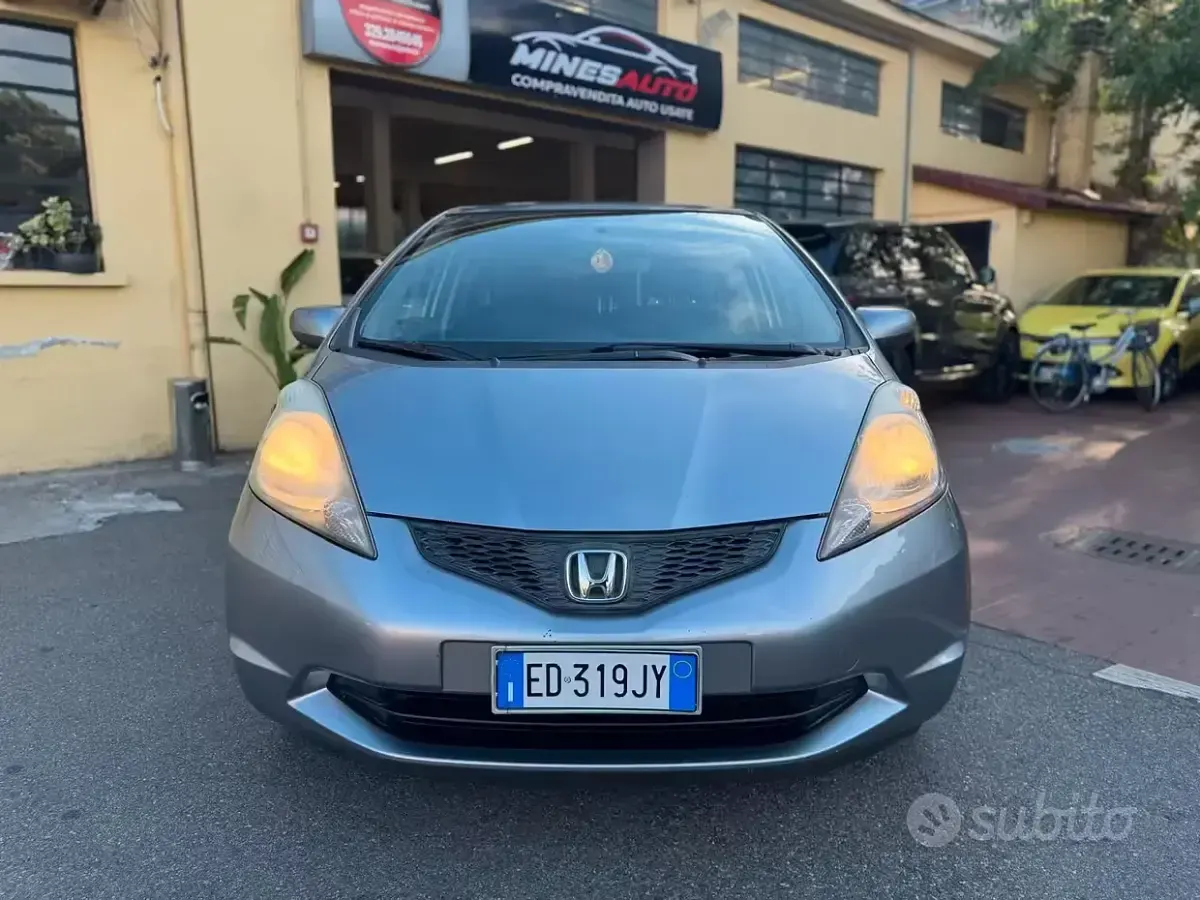 Usata Honda Jazz 90 CV (66 kW) 2010 Grigio Utilitaria