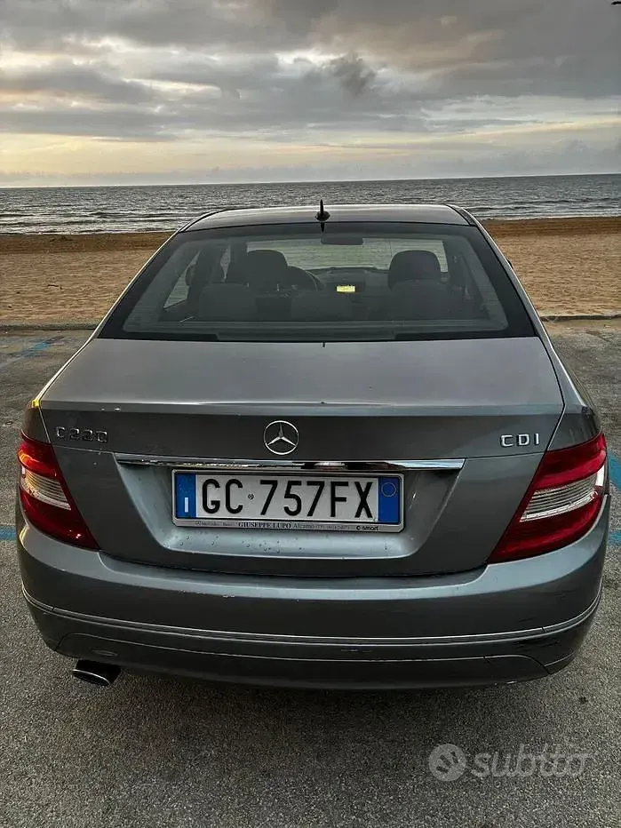 Usata Mercedes C220 Elegance 170 CV (125 kW) 2008 Grigio Berlina