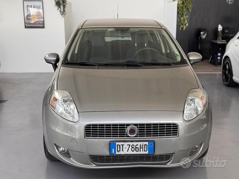 Usata Fiat Grande Punto Dynamic 77 CV (56 kW) 2008 Grigio Utilitaria