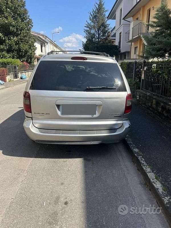 Usata Chrysler Voyager 150 CV (110 kW) 2006 Grigio Monovolume