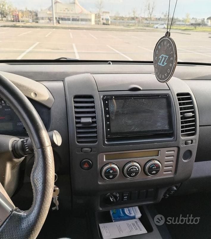 Usata Nissan Navara 174 CV (127 kW) 2006 Nero Pick-up