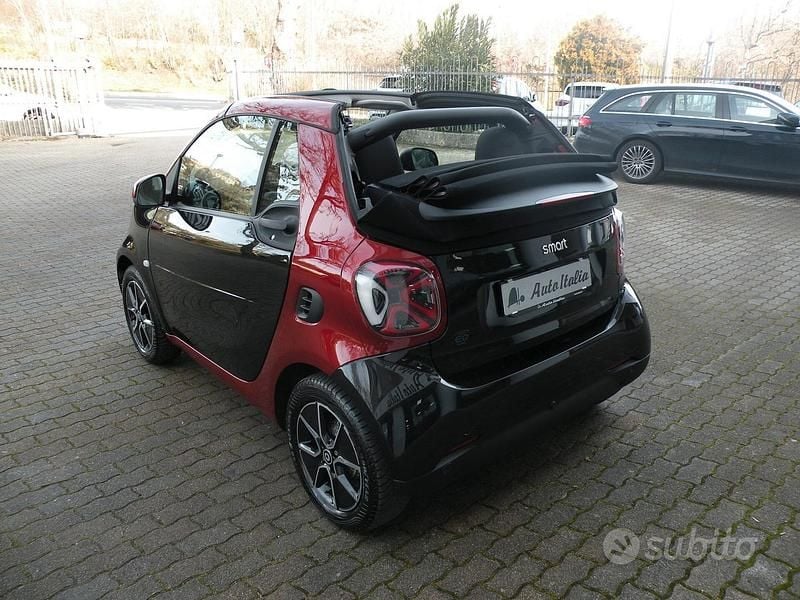 Usata Smart ForTwo Electric Drive 60 kW (82 CV) 2023 Nero Cabrio