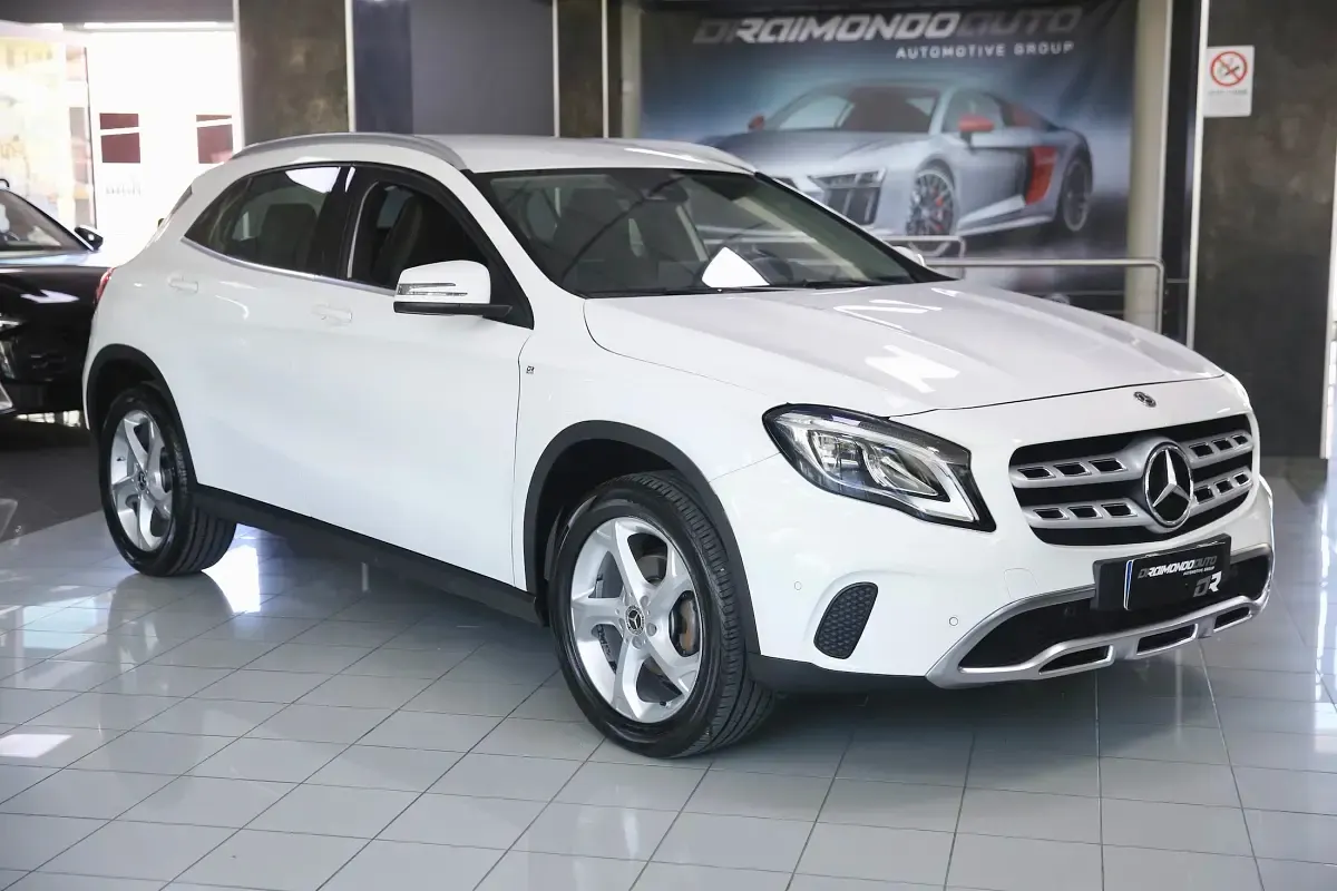 Usata Mercedes GLA200 Sport 136 CV (100 kW) 2017 Grigio SUV