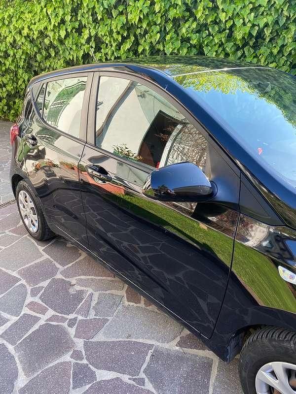 Usata Hyundai i10 Comfort 67 CV (49 kW) 2016 Nero Utilitaria
