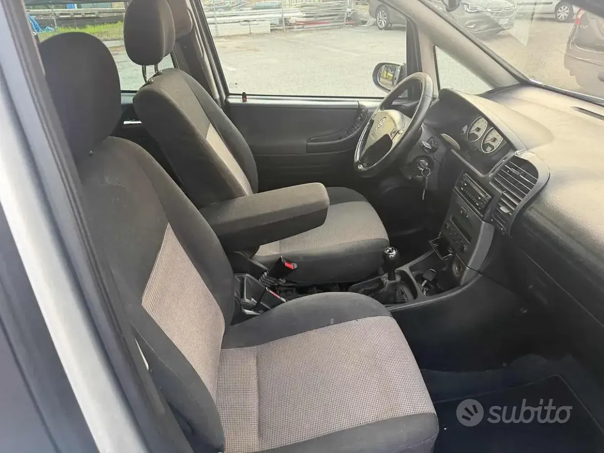 Usata Opel Zafira Eco 97 CV (71 kW) 2005 Grigio Monovolume