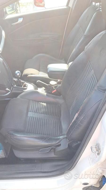 Usata Alfa Romeo Giulietta Distinctive 169 CV (124 kW) 2010 Bianco Utilitaria