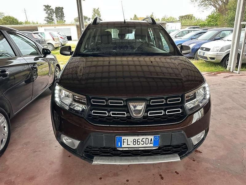 Usata Dacia Sandero Stepway 90 CV (66 kW) 2017 Nero Berlina