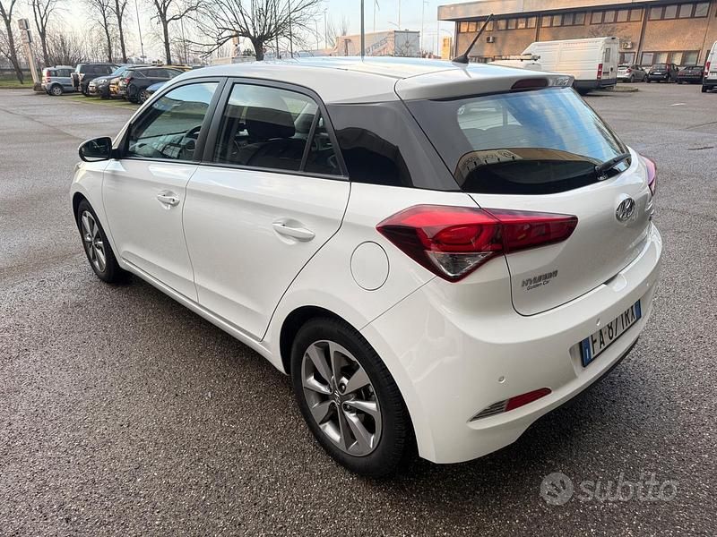 Usata Hyundai i20 Style 84 CV (61 kW) 2015 Bianco Berlina