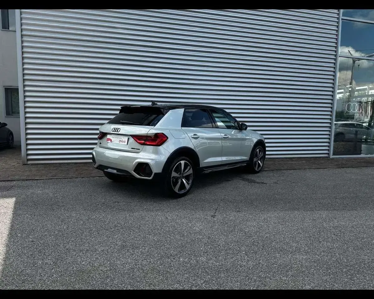 Nuova Audi A1 Ambiente 116 CV (85 kW) 2026 Bianco ghiacciaio metallizzato SUV