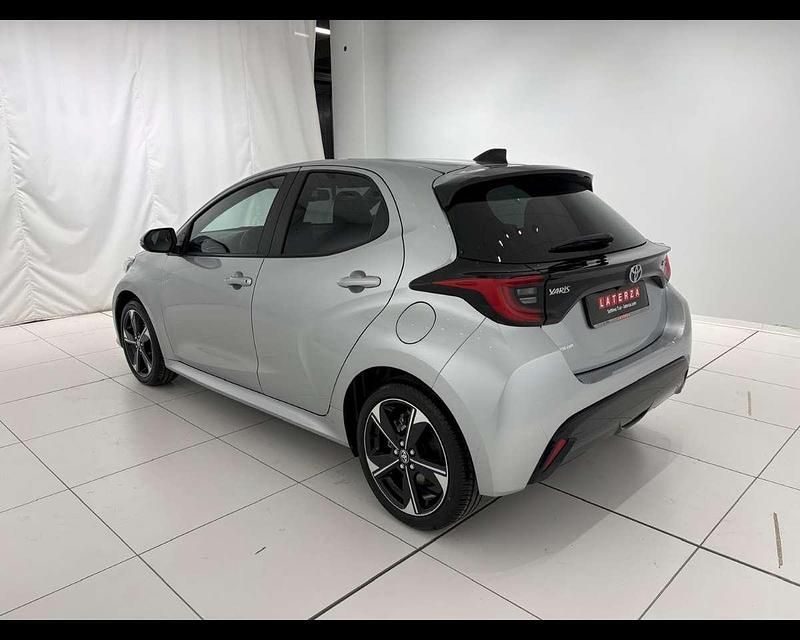 Nouă Toyota Yaris Hybrid Lounge 92 CP (67 kW) 2026 Argintiu Berlinǎ