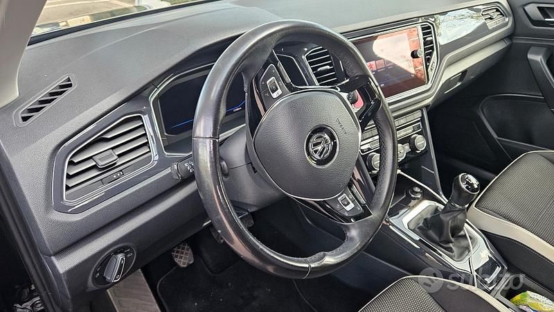 Usata VW T-Roc 115 CV (84 kW) 2019 Nero SUV