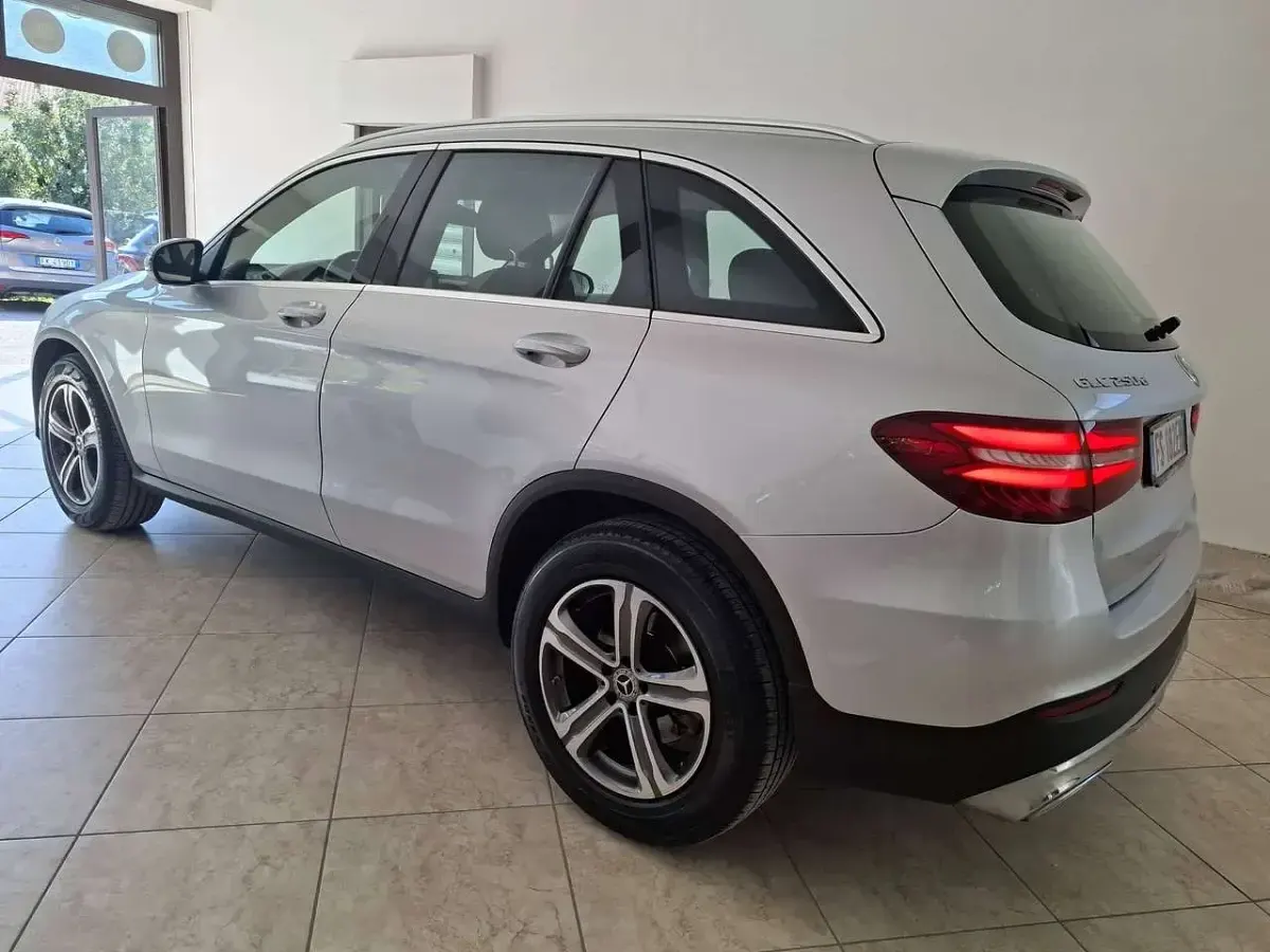 Usata Mercedes GLC250 204 CV (150 kW) 2018 Argento SUV
