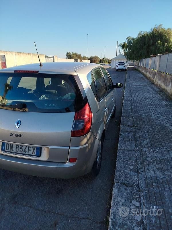 Usata 2008 Renault Scénic II Monovolume | 1850 € (Buon prezzo) - Immagine 1/4