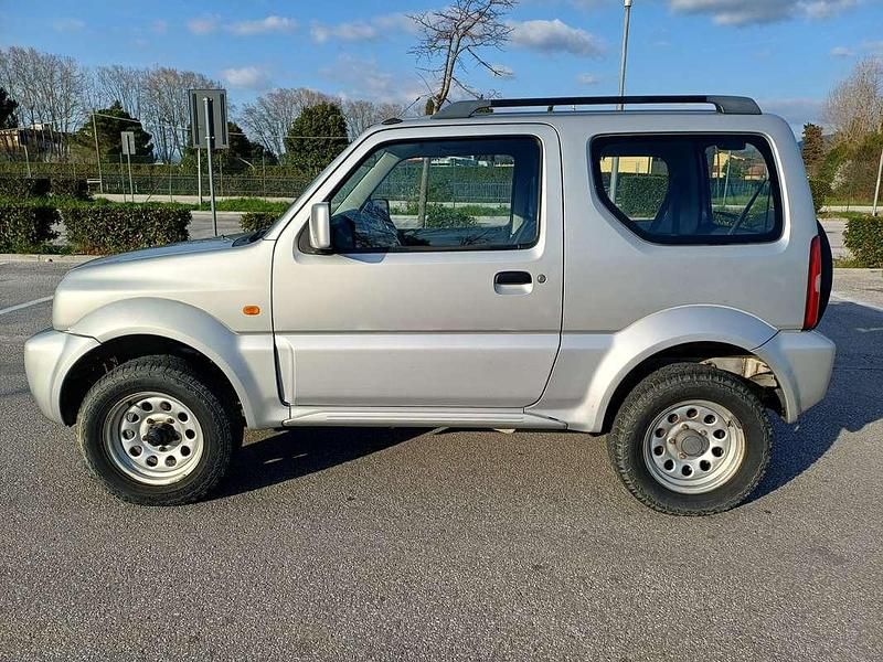 Usata Suzuki Jimny 86 CV (63 kW) 2006 Argento SUV