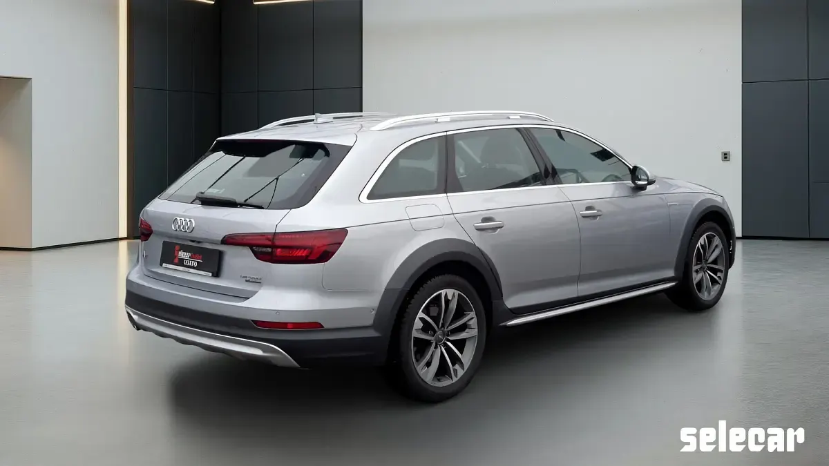 Usata Audi A4 Allroad Business 190 CV (139 kW) 2018 Argento metallizzato Station wagon