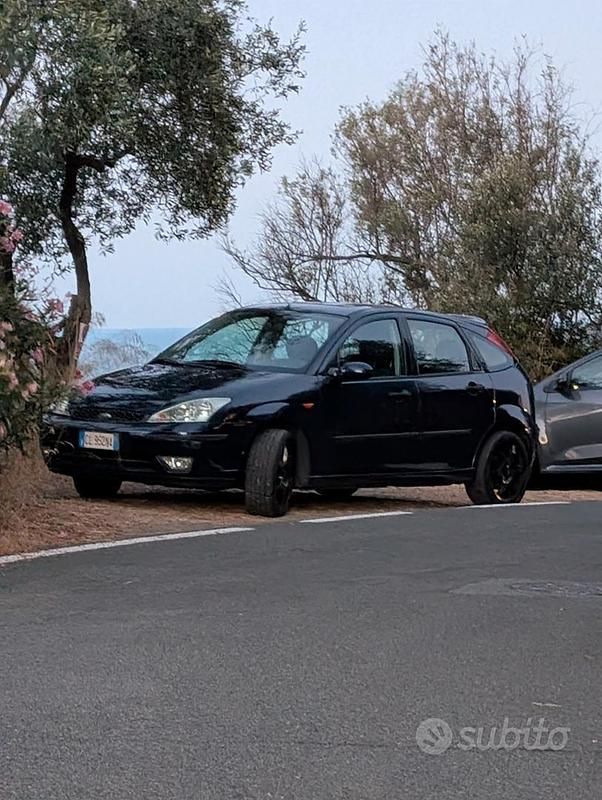 Usata Ford Focus 116 CV (85 kW) 2004 Blu Utilitaria