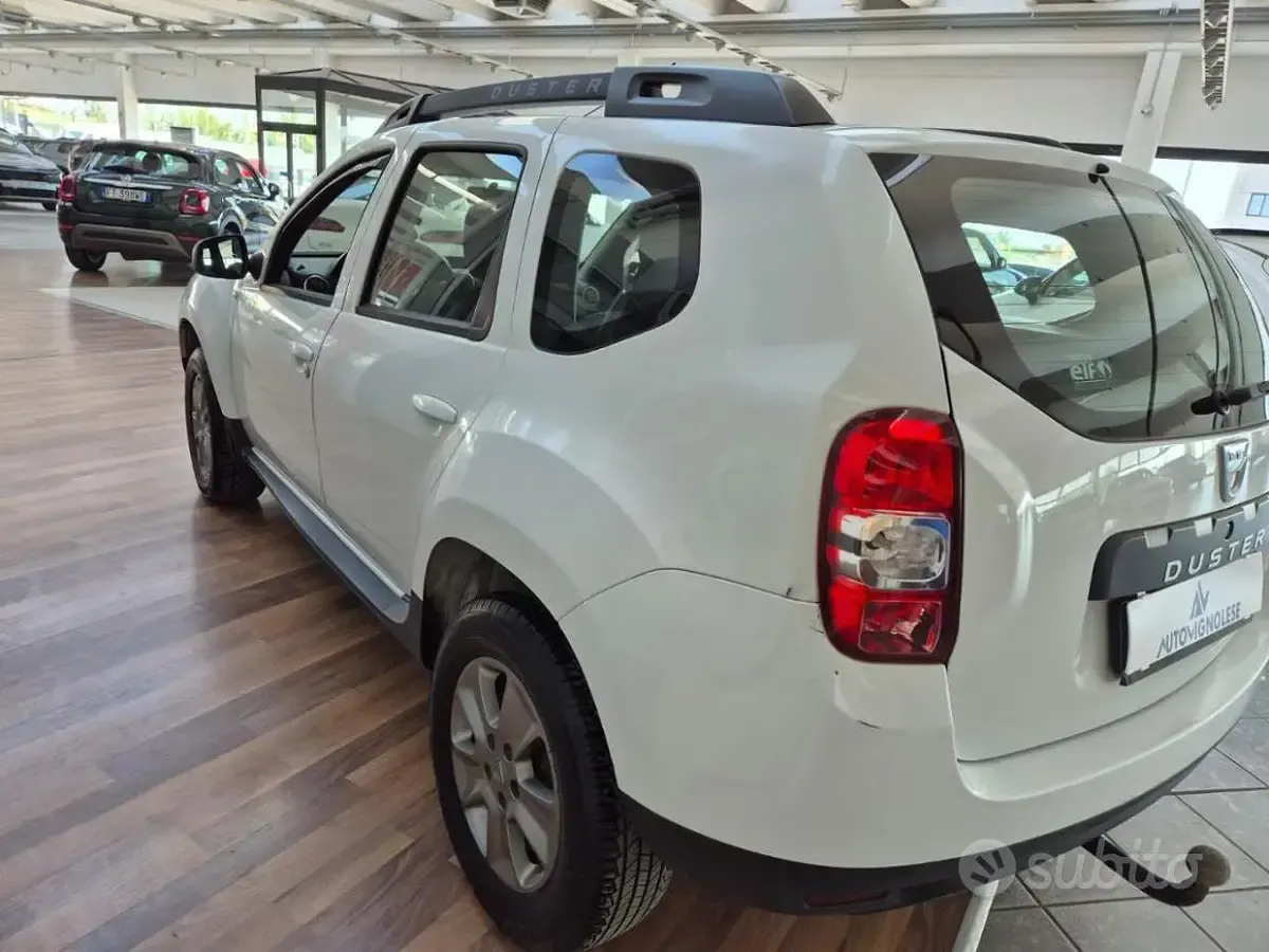 Usata Dacia Duster Lauréate 110 CV (80 kW) 2016 Bianco SUV