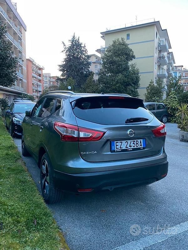 Usata Nissan Qashqai N-Connecta 163 CV (119 kW) 2015 Grigio SUV