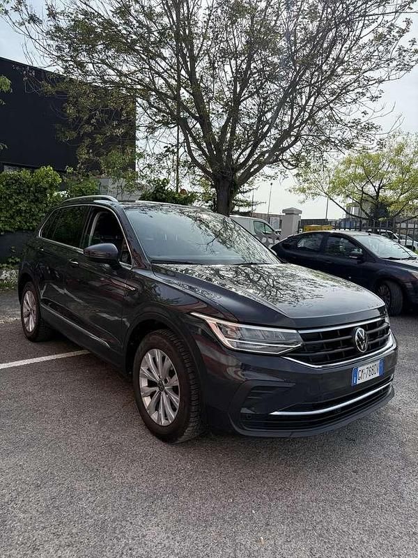 Usata VW Tiguan Elegance 150 CV (110 kW) 2022 Grigio scuro SUV