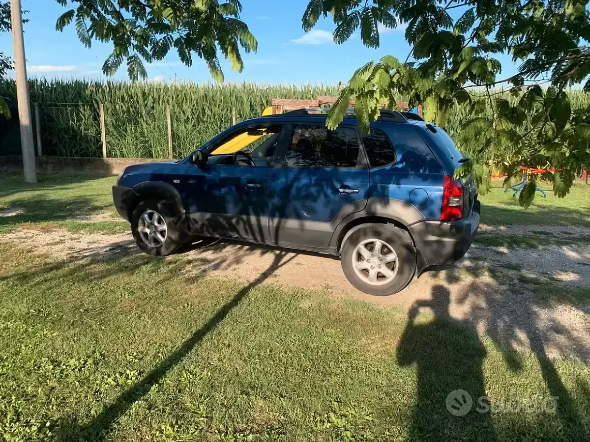 Usata Hyundai Tucson 112 CV (82 kW) 2004 Bluazzurro SUV