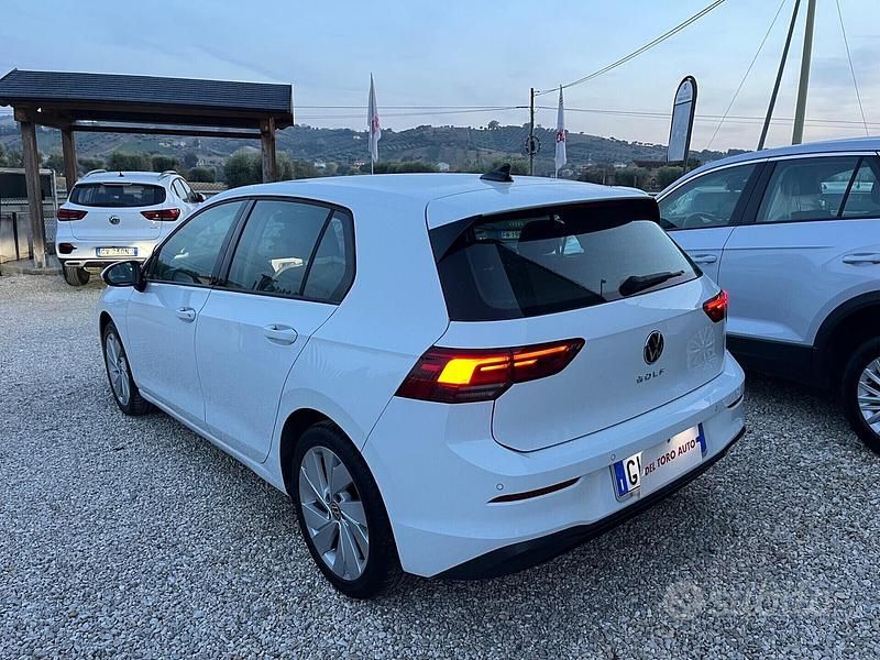 Usata VW Golf VII Life 110 CV (80 kW) 2021 Bianco Utilitaria