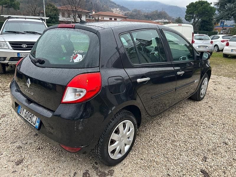 Usata Renault Clio II 74 CV (54 kW) 2009 Nero Berlina