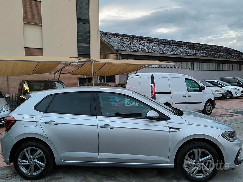 Usata VW Polo R-line 95 CV (69 kW) 2021 Grigio Berlina