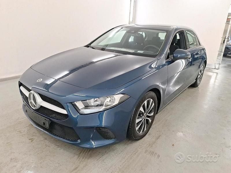 Usata Mercedes A180 Business 116 CV (85 kW) 2020 Blu Berlina
