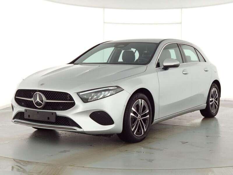 Usato 2023 Mercedes A180 1.3 El_Hybrid 136 CV (29.290 €)