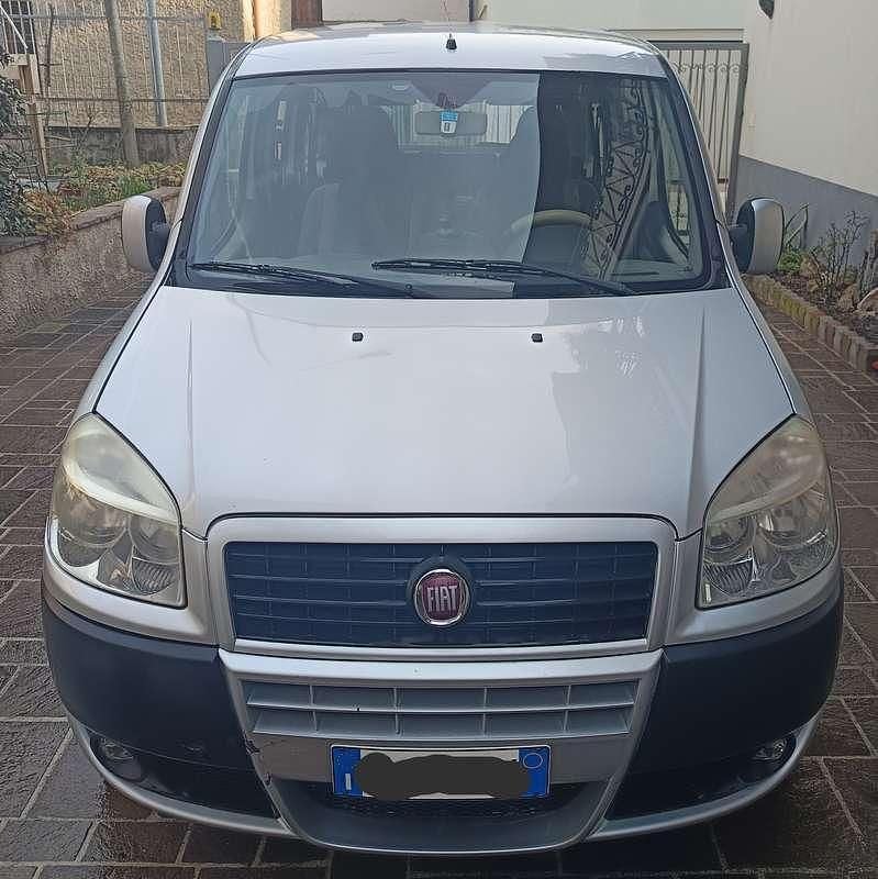 Usata Fiat Doblò 84 CV (61 kW) 2009 Grigio Monovolume