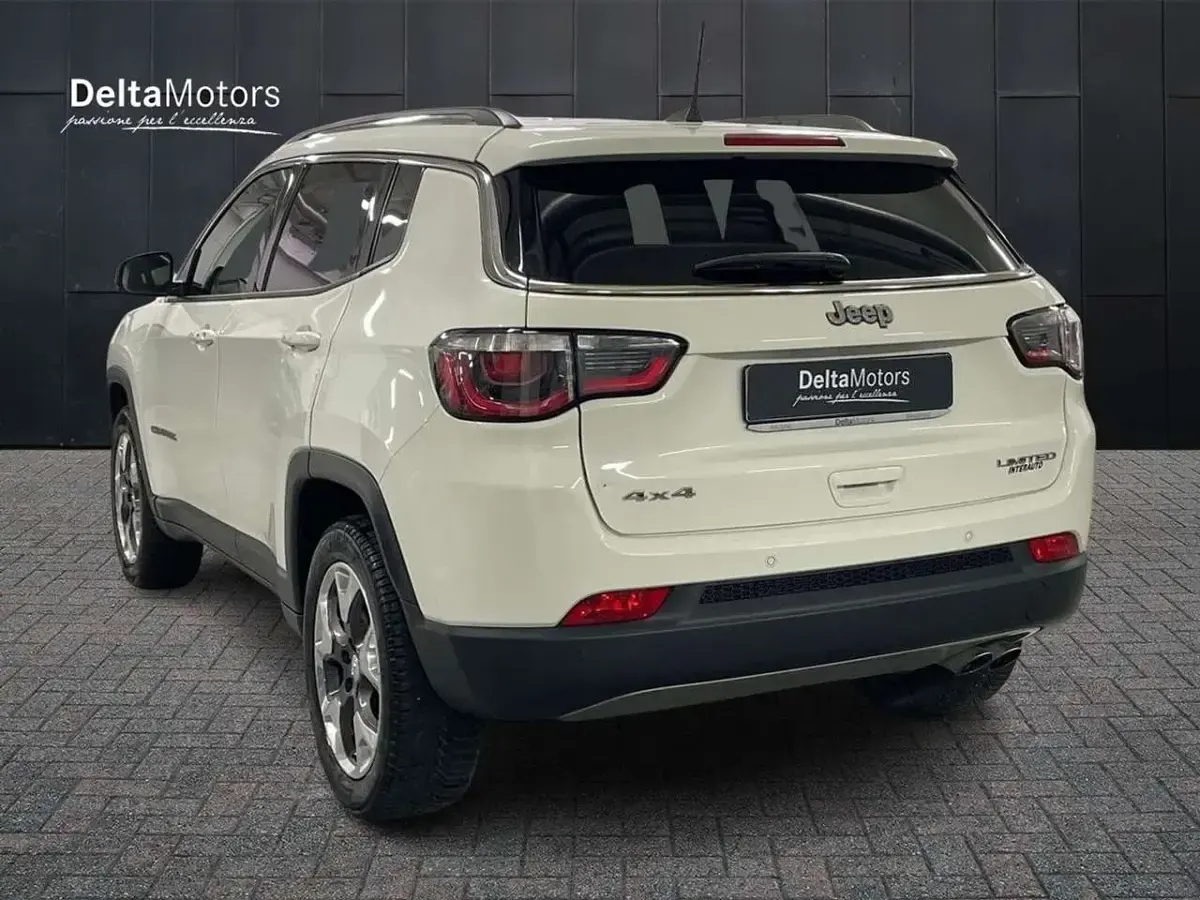 Usata Jeep Compass Limited 140 CV (102 kW) 2018 Bianco polare SUV