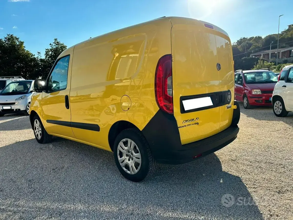 Usata Fiat Doblò 105 CV (77 kW) 2018 Giallo Monovolume