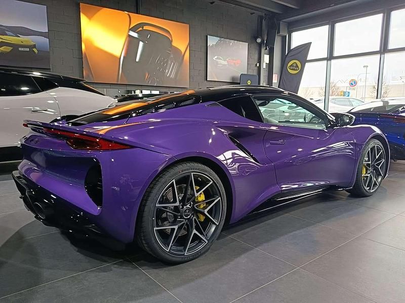 Nuova Lotus Emira 405 CV (297 kW) 2026 Purple haze Coupé