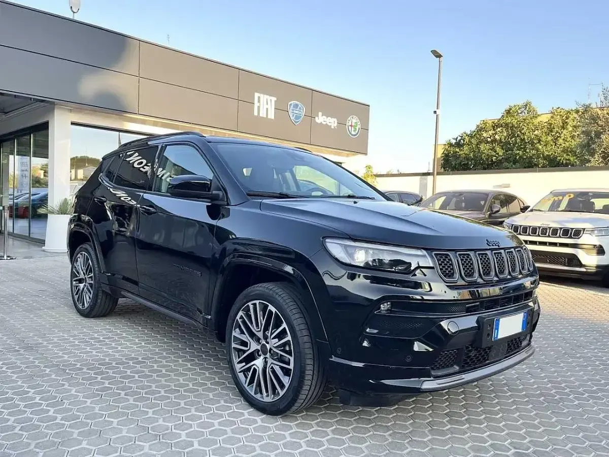 Używany Jeep Compass Summit 131 KM (96 kW) 2024 Czarny SUV