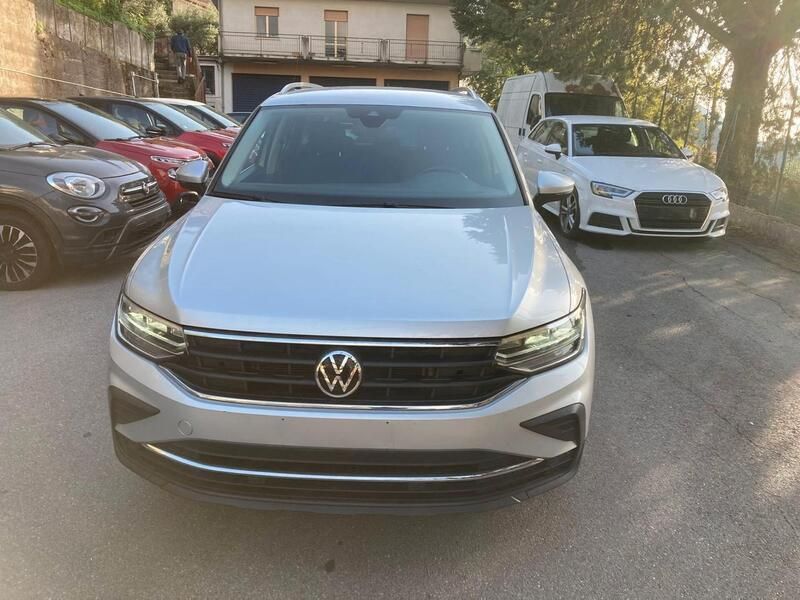 Usata VW Tiguan Life 122 CV (89 kW) 2021 Argento SUV