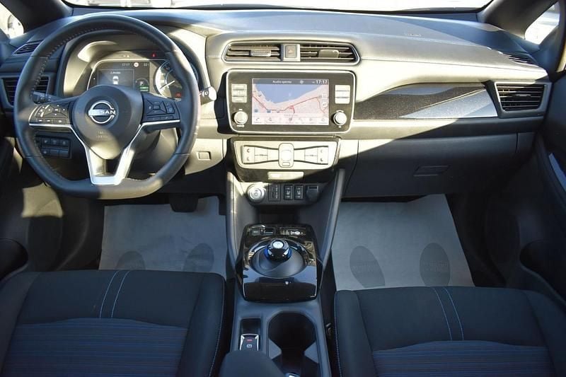 Usata Nissan Leaf N-Connecta 80 kW (109 CV) 2023 Grigio Utilitaria