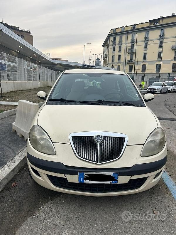 Giallo Usata 2005 Lancia Ypsilon Due volumi | 2500 € - Immagine 1/4