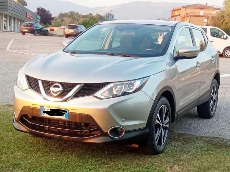 Argento Usata 2016 Nissan Qashqai Tekna SUV | 11.500 € (Buon prezzo) - Immagine 1/4