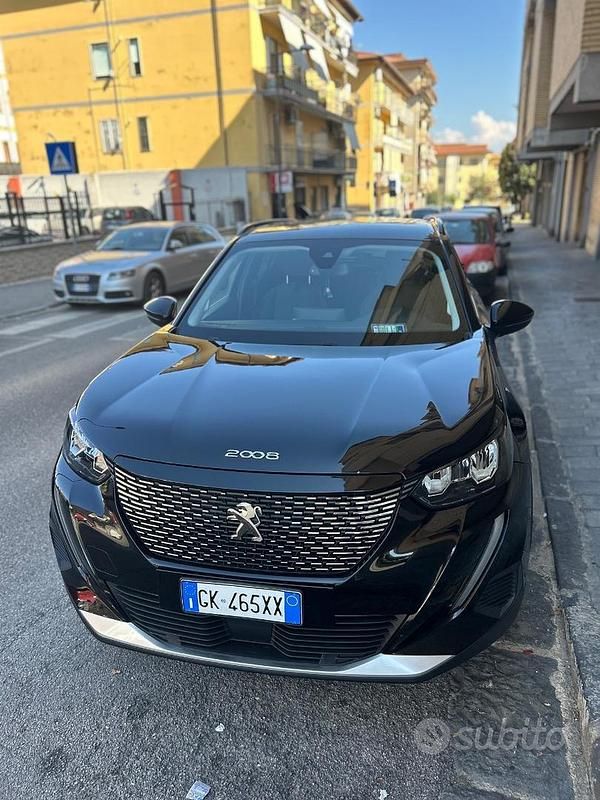 Usata Peugeot 2008 110 CV (80 kW) 2022 SUV