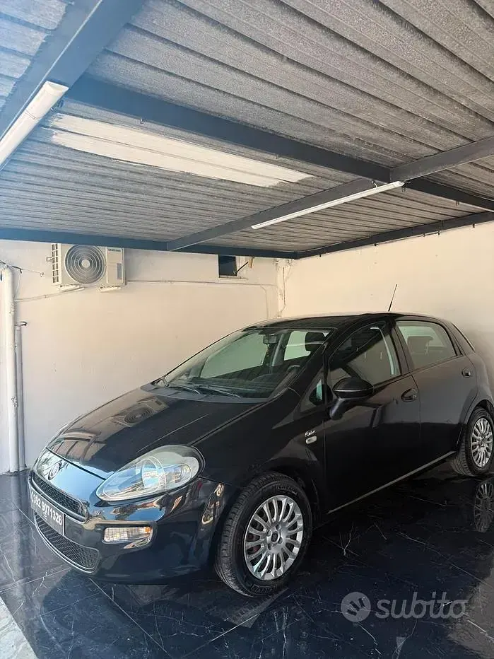 Usata Fiat Punto Street 69 CV (50 kW) 2015 Nero Utilitaria