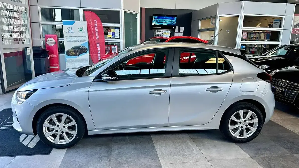 Usata Opel Corsa Edition 101 CV (74 kW) 2023 Grigio argentato Utilitaria