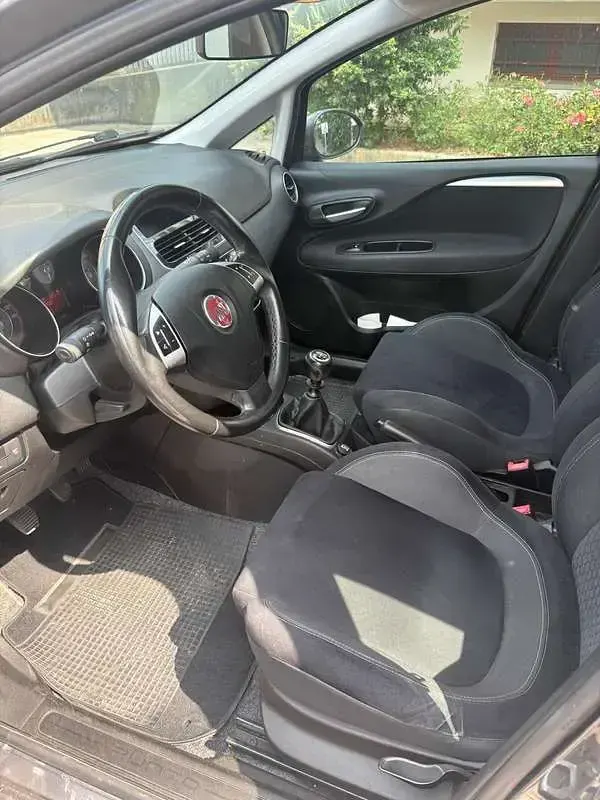 Usata Fiat Grande Punto Dynamic 77 CV (56 kW) 2017 Utilitaria