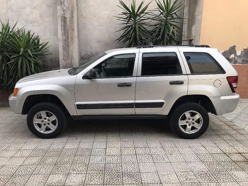 Usata Jeep Cherokee 218 CV (160 kW) 2007 Grigio SUV