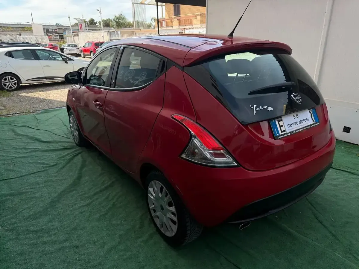 Usata Lancia Ypsilon 95 CV (69 kW) 2016 Rosso Utilitaria